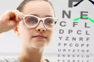 هل ارتداء نظارات قصر النظر يجعلك أقبح؟